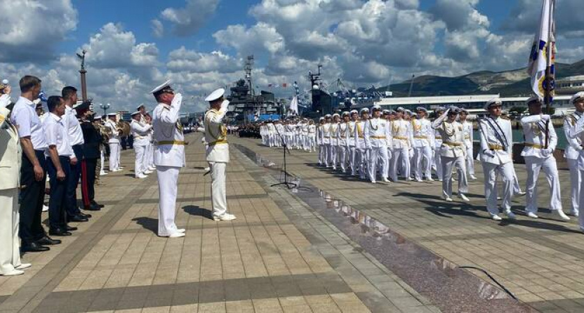 Парад кораблей, выступление военных оркестров и фейерверк: как в Новороссийске отмечают День ВМФ